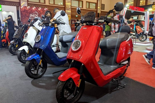 Motor listrik di Indonesia Motorcycle Show (IMOS) 2022. Foto: Sena Pratama/kumparan
