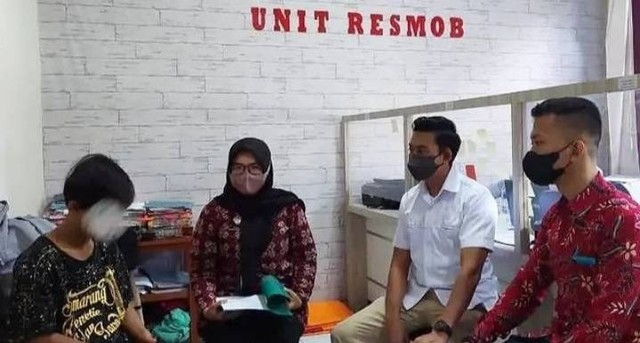 Gambar pendampingan pada anak yang berhadapan dengan hukum (ABH) ( foto : Muhammad Rizkilah)