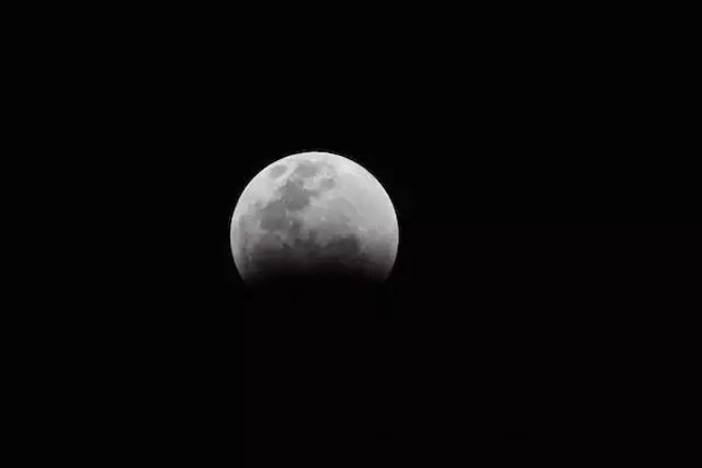 Ilustrasi gerhana bulan. Foto: Pexels