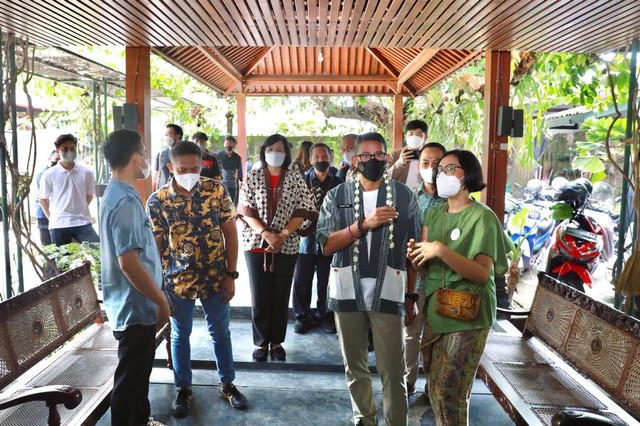 Menparekraf Sandiaga Uno berkunjung ke Rumah Budaya Keratonan di Kota Solo. Foto: Dok. Istimewa