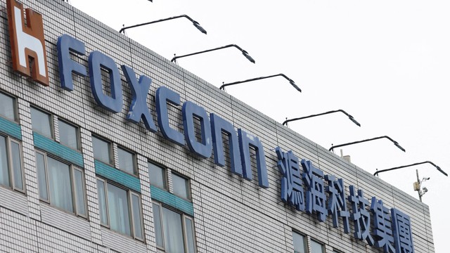 Gedung perusahaan Foxconn di Taipei, Taiwan Senin (31/10/2022). Foto: Carlos Garcia Rawlins