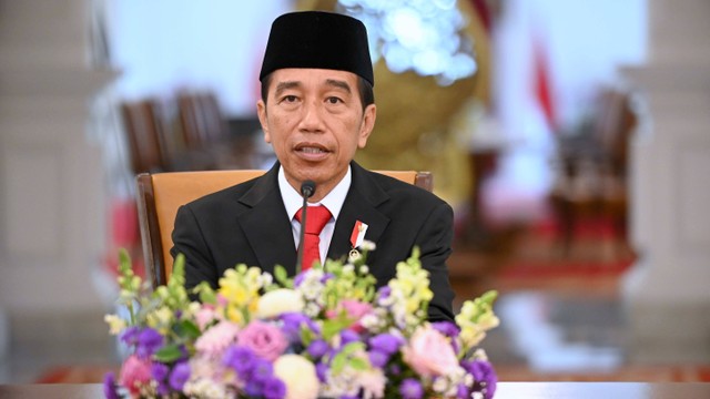 Presiden Jokowi menganugerahkan gelar pahlawan nasional kepada lima tokoh dari berbagai daerah di Istana Merdeka, Jakarta, Senin (7/11/2022). Foto: Muchlis Jr/Biro Pers Sekretariat Presiden