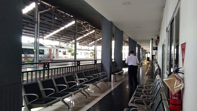 Potret Stasiun Tanjung Karang pasca pembatalan perjalanan kereta api. | Foto: Bella Sardio/Lampung Geh