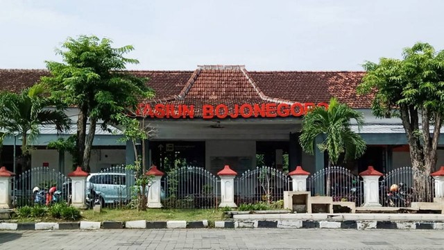 Stasiun Kereta Api Bojonegoro, di Jalan Gajah Mada Kota Bojonegoro. (Foto: Didin BeritaBojonegoro)