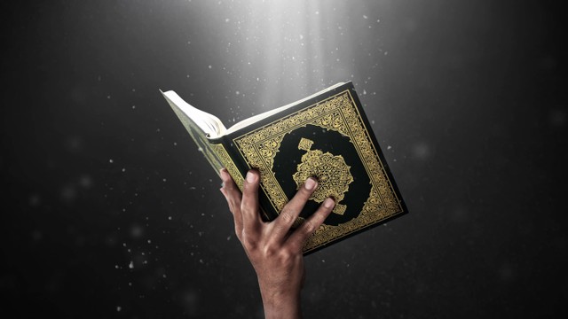 Ilustrasi Al-quran. Foto: FOTOKITA/Shutterstock.