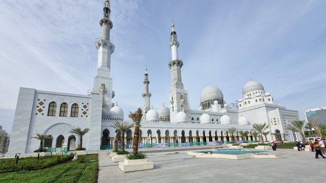 Masjid Sheikh Zayed di Solo yang akan diresmikan 17 November 2022. FOTO: Fernando Fitusia 