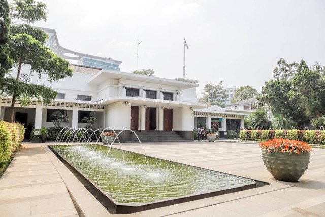 Gedung Balai Kota Bandung. Foto: Akhmad Dody Firmansyah/Shutterstock