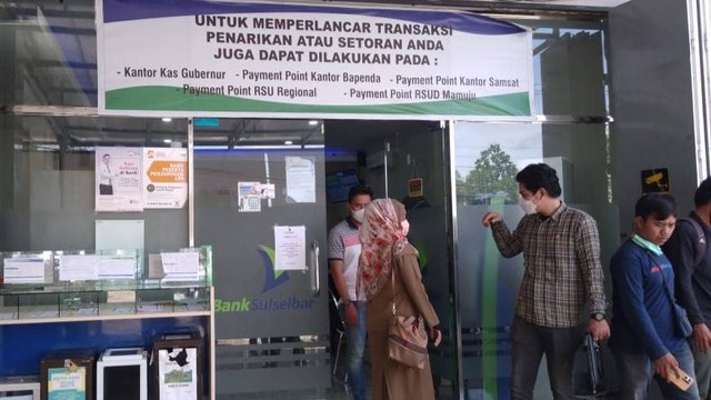 Nasabah Ancam Tutup Bank Sulselbar Mamuju Jika Uang Tabungan Tak ...