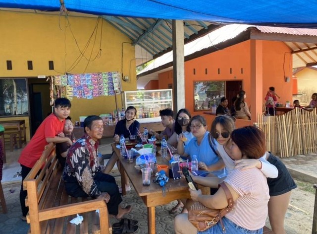 Meluangkan waktu untuk berkomunikasi terutama antara orang tua dan anak untuk mempererat hubungan antarpribadi. Kredit (foto pribadi penulis)