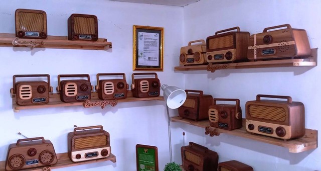 Kerajinan radio kayu asal Cianjur jadi suvenir KTT G20. Foto: Dok. Istimewa