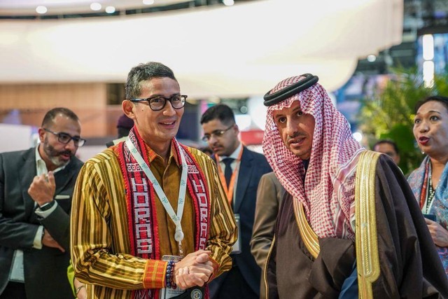 Menparekraf Sandiaga Uno bertemu Menpar Arab Saudi, Ahmed Al Khatieb di World Travel Market, London. Foto: Kemenparekraf RI