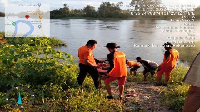 Proses pencarian korban tenggelam di Sungai Siak, Kota Pekanbaru, Riau. (Dok Basarnas)