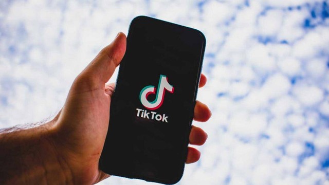 Ilustrasi aplikasi TikTok. Foto: Unsplash.com