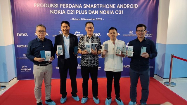 Peresmian produksi perdana smartphone Nokia C21 Plus dan Nokia C31 di PT Sat Nusapersada, Batam. Foto: Kevin Kurnianto/kumparan
