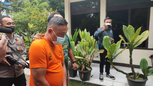 Pers rilis kasus penjambretan di Mapolsek Coblong pada Selasa (8/11/2022). Foto: Rachmadi Rasyad/kumparan