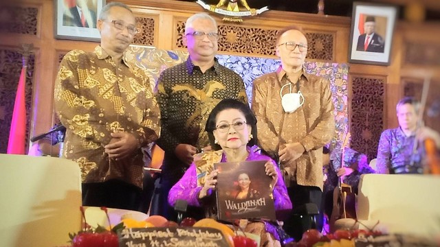 Perayaan ulang tahun sekaligus peluncuran buku biografi Waldjinah. FOTO: Agung Santoso