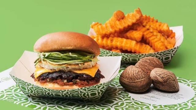 Burger buah keluak, rempah asli Indonesia jadi menu limited edition restoran bintang Michelin di Singapura. Foto: Shake Shack