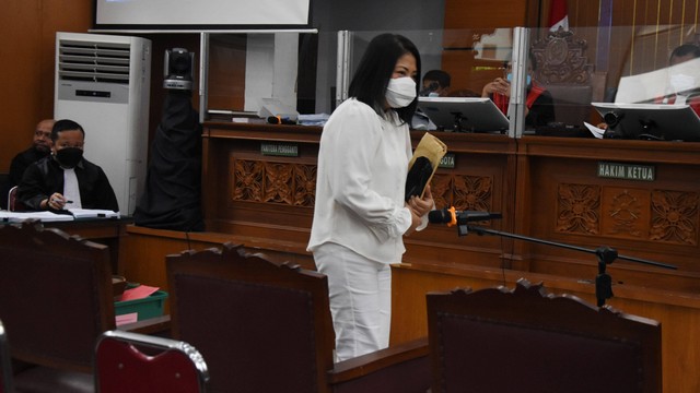 Terdakwa Putri Candrawathi menjalani sidang lanjutan kasus pembunuhan berencana terhadap Brigadir Nopriansyah Yosua Hutabarat di Pengadilan Negeri Jakarta Selatan, Jakarta, Selasa (8/11/2022). Foto: Indrianto Eko Suwarso/Antara Foto