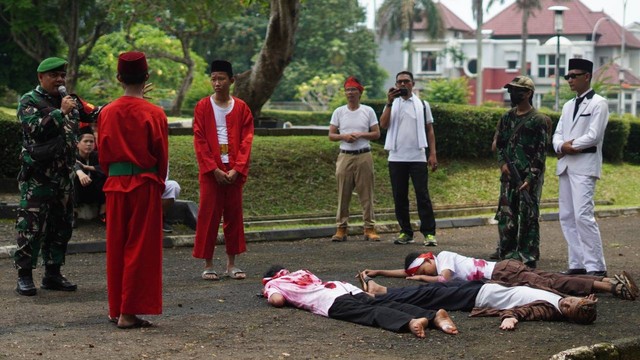 Dompet Dhuafa menggelar aksi Milenial Peduli Sejarah, pada Sabtu lalu (5/11/2022), di Monumen Palagan Lengkong, Serpong Utara, Kota Tangerang Selatan.