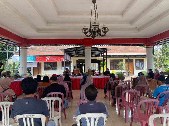 Sosialisasi dan Pelaksanaan Program Sertifikasi Halal di Kelurahan Tanjungsari, Kota Blitar, Jawa Timur, Senin (7/11/2022). Foto: Ananda/KKN 20