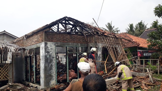 Satu rumah di Tangerang terbakar diduga dipicu bara api obat nyamuk, Rabu (9/11). Foto: Dok. Istimewa
