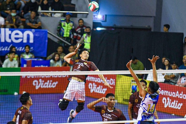 Tim bola voli putra STIN Pasundan menang telak 3-0 melawan tim Berlian Bank Jateng pada pertandingan Final Four Putra Livoli Divisi Utama 2022 Selasa (8/11/2022). Foto: Dok. Istimewa  