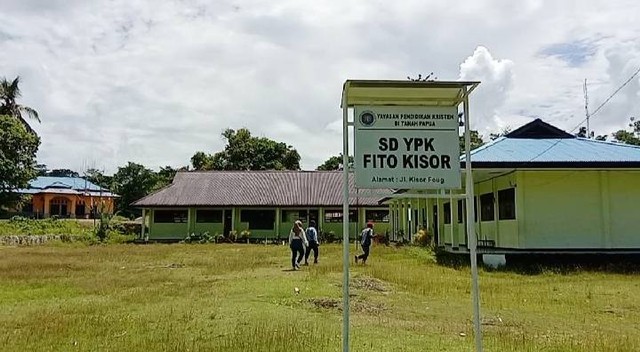 SD YPK Fito Kisor yang ditinggalkan murid-muridnya karena mengungsi. Foto: Wm Makatita