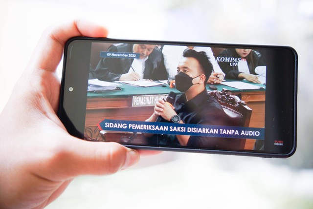 Foto repro, saksi kasus pembunuhan berencana Brigadir Yoshua, Daden menyampaikan kesaksian di Pengadilan Negeri Jakarta Selatan, Rabu (9/11/2022). Foto: Jamal Ramadhan/kumparan