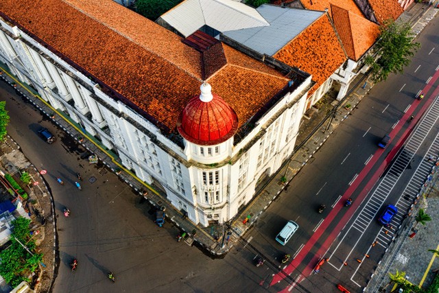 Ilustrasi gedung sejarah/bangunan tua di jalanan Kota Jakarta. Foto: Pexels.
