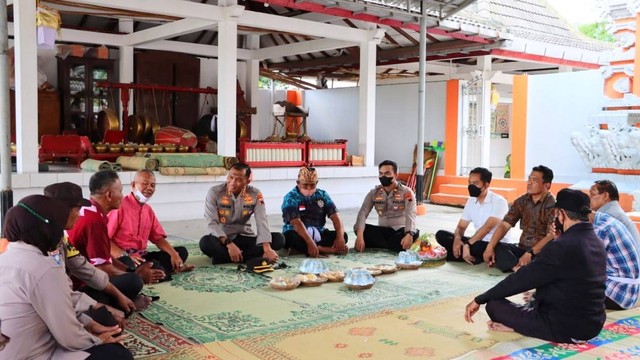 Kapolresta Solo, Komisaris Besar Polisi Iwan Saktiadi mengunjungi beberapa tokoh agama di Solo, Rabu (09/11/2022). FOTO: Agung Santoso