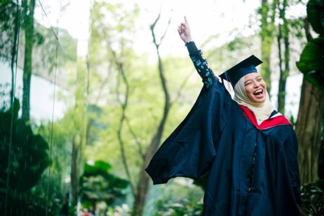 Caption Wisuda Bahasa Inggris untuk Diri Sendiri atas Pencapaian, Foto: Unsplash.