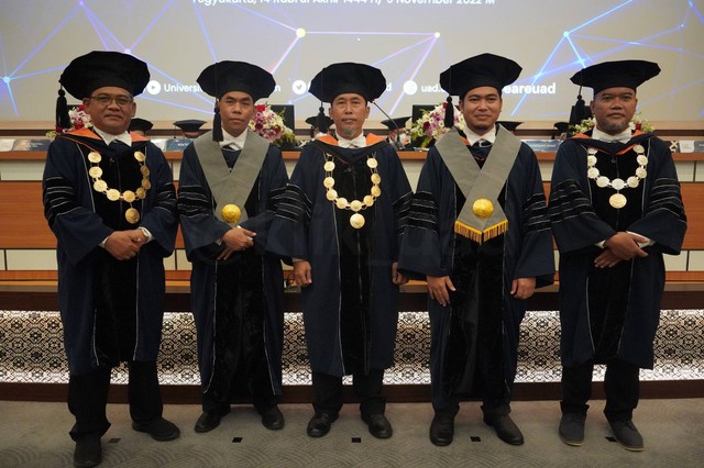 Pengukuhan dua Guru Besar baru Universitas Ahmad Dahlan (UAD) (Foto: Humas UAD)