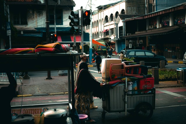 Puisi tentang orangtua yang paling sedih, Unsplash : Andika Febrian