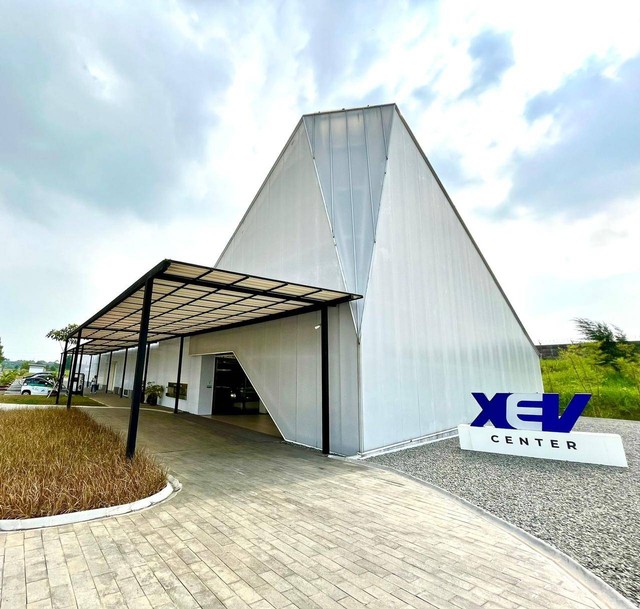 xEV Center yang berlokasi Karawang Barat