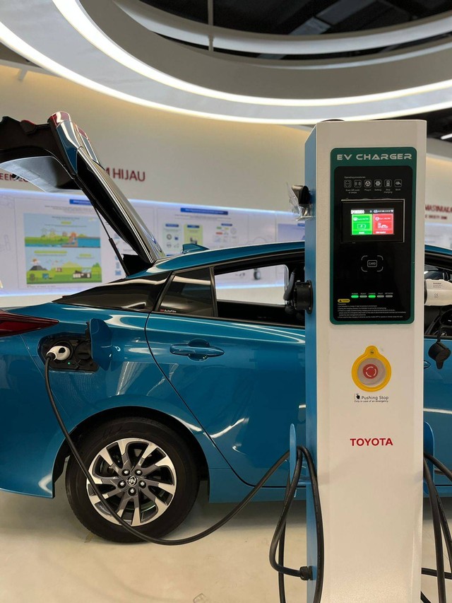 Proses charging PHEV Toyota Prius
