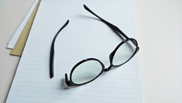 Ilustrasi arti mimpi kacamata patah (Sumber: Pexels)