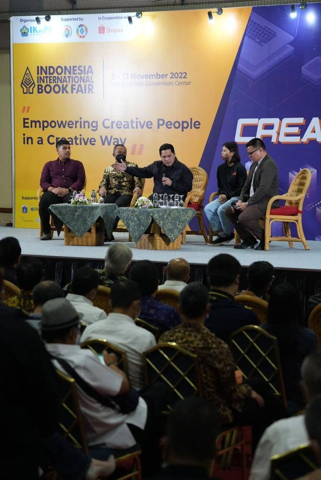 Menteri Badan Usaha Milik Negara (BUMN) Erick Thohir meluncurkan biografi berjudul "(Bukan) Kisah Sukses Erick Thohir". Foto: Dok. Istimewa