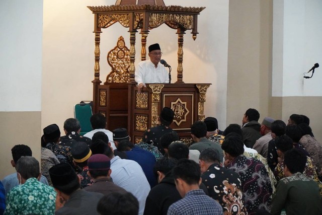 Prof Ahmad Sewang Jadi Narasumber Pengajian Rutin Unismuh Makassar (145071)