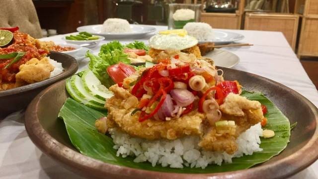 Ilustrasi franchise ayam geprek. Foto: Mela Nurhidayati/kumparan
