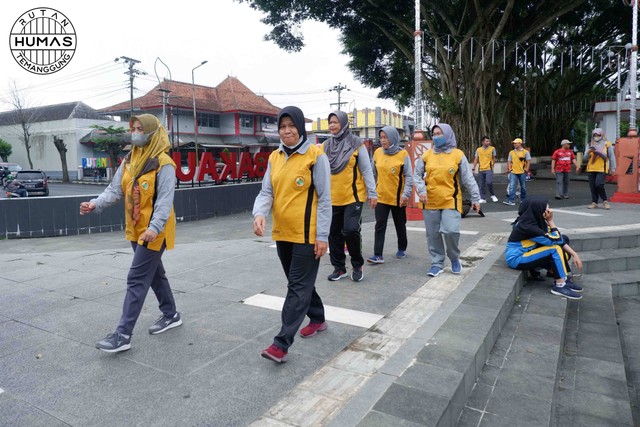 Sehat Jasmani Rutan Temanggung Dengan Jalan Santai | Kumparan.com