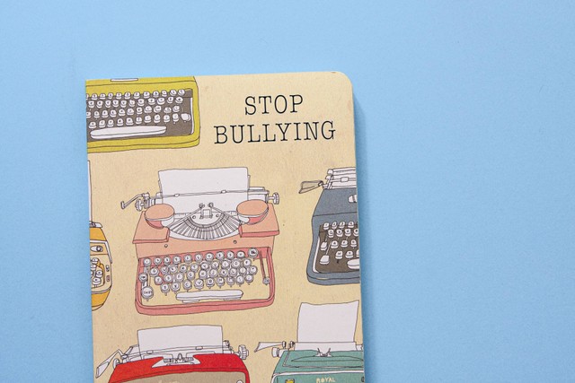 puisi tentang bullying. sumber foto : unsplash/dee.