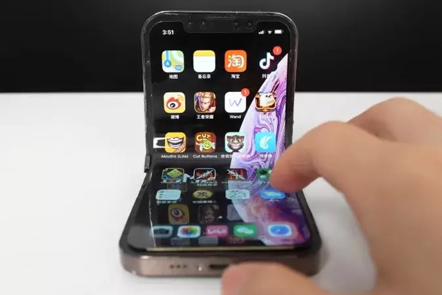 iPhone lipat, hasil modifikasi The Aesthetics of Science and Technology Foto: YouTube/The Aesthetics of Science and Technology