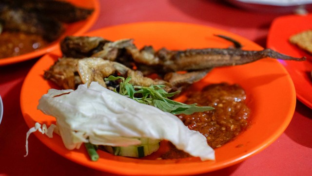 Ilustrasi pecel lele. Foto: Mohd Syis Zulkipli/Shutterstock