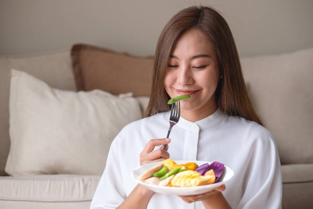 Selain bagus untuk diet, memenuhi kebutuhan serat harian dapat membantu mencegah penyakit kronis. Foto: Shutterstock