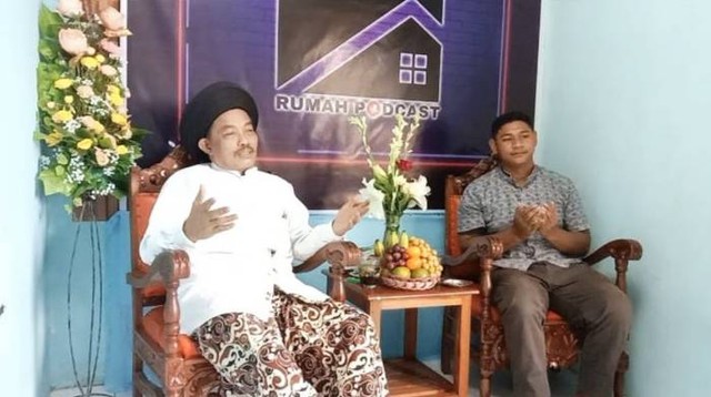 Ulama kondang asal Semarang Jawa Tengah, KH Budi Hardjono dalam acara podcast di Pangkalan Bun. Foto: IST/InfoPBUN