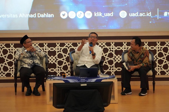 Universitas Ahmad Dahlan (UAD) luncuran buku Dakwah Muhammadiyah dalam Masyarakat Digital Peluang dan Tantangan (Foto: Humas UAD)