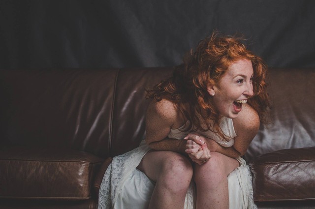 Ilustrasi penderita Pseudobulbar Affect (PBA) (sumber: https://pixabay.com/photos/woman-happy-laughing-actress-model-2868705/)