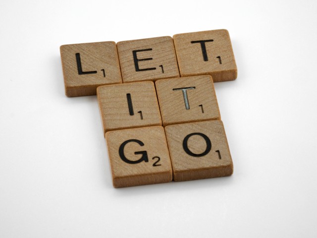 Ilustrasi Kata-kata MOve On dari Masa Lalu. Foto: Unplash/Brett Jordan