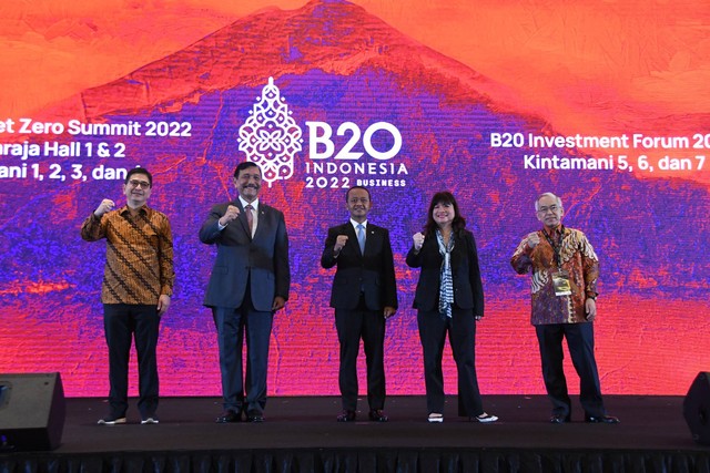 B20 berhasil menjajaki peluang investasi dengan 18 perusahaan dari 11 negara, kemudian menandatangani MOU senilai Rp 75 Triliun di Nusa Dua, Bali, Jumat (11/11). Foto: Dok. KADIN Indonesia