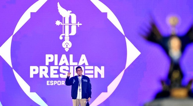 Menparekraf Sandiaga Uno membuka Piala Presiden Esports 2022 di Istora Senayan, Gelora Bung Karno, Jakarta, Jumat (11/11/2022).
Foto: Piala Presiden Esports